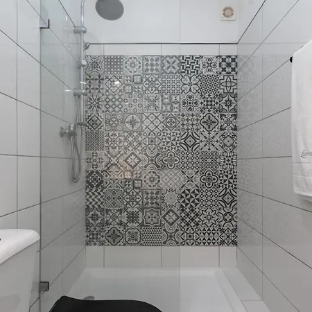 Lacus Ocean בית הארחה